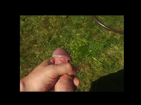 ❤️ المثير الساخنة يحصل بوسها الوردي مارس الجنس و cums في بخ في حديقة صيفية الفيديو الشرجي